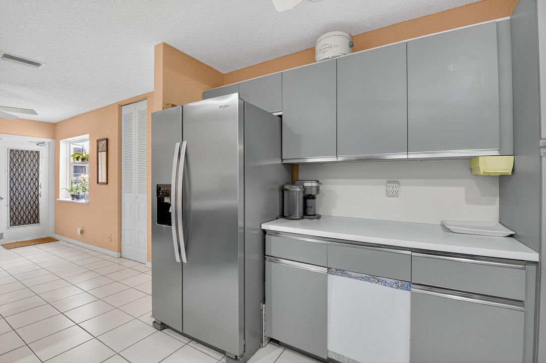 For Sale: $465,000 (2 beds, 2 baths, 1908 Square Feet)