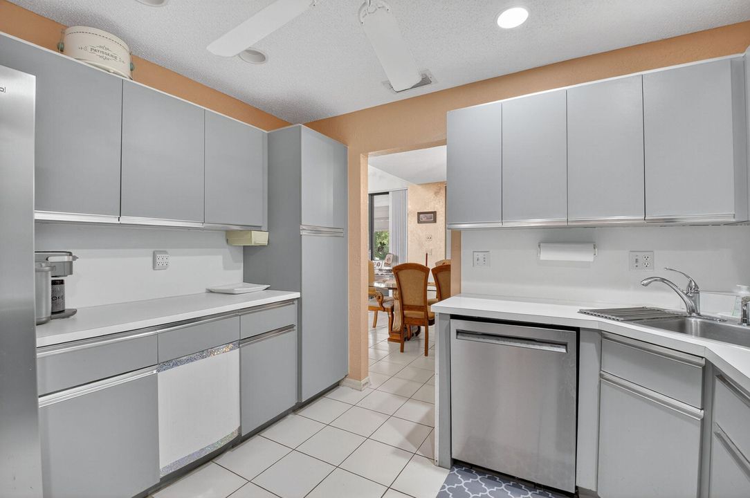 For Sale: $465,000 (2 beds, 2 baths, 1908 Square Feet)