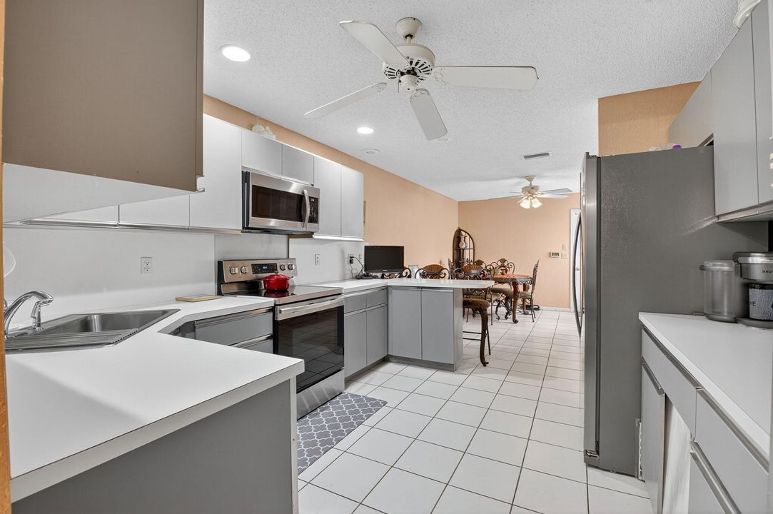 For Sale: $465,000 (2 beds, 2 baths, 1908 Square Feet)