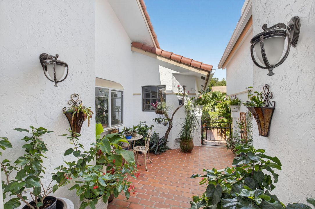 For Sale: $465,000 (2 beds, 2 baths, 1908 Square Feet)