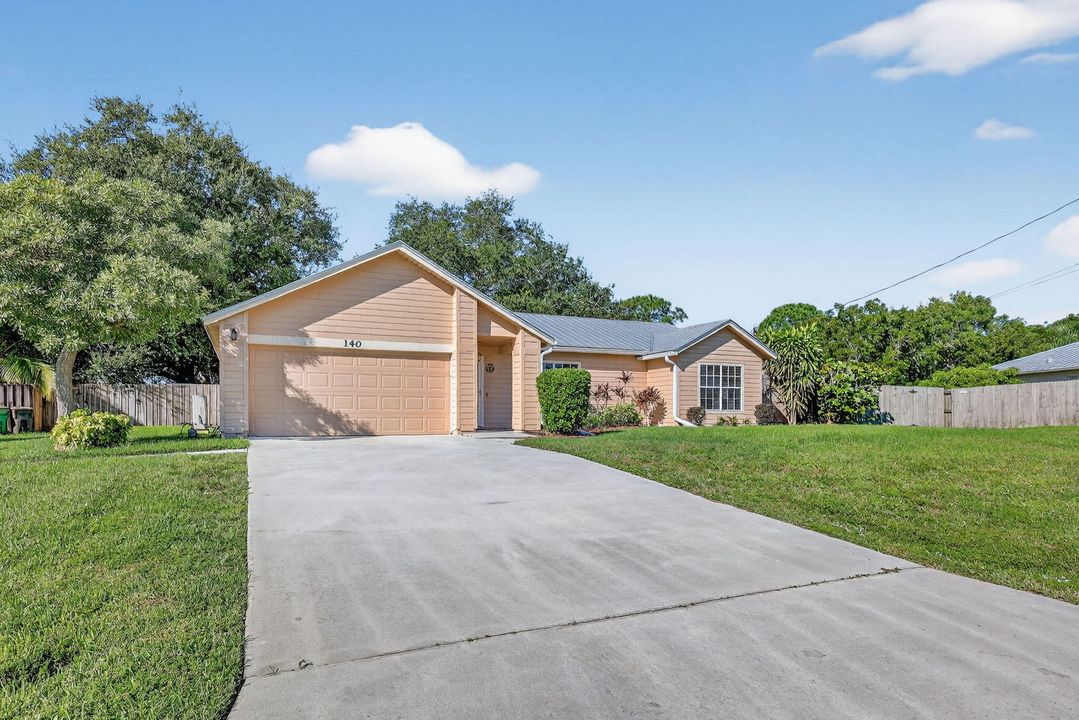 Recently Sold: $345,000 (3 beds, 2 baths, 1740 Square Feet)