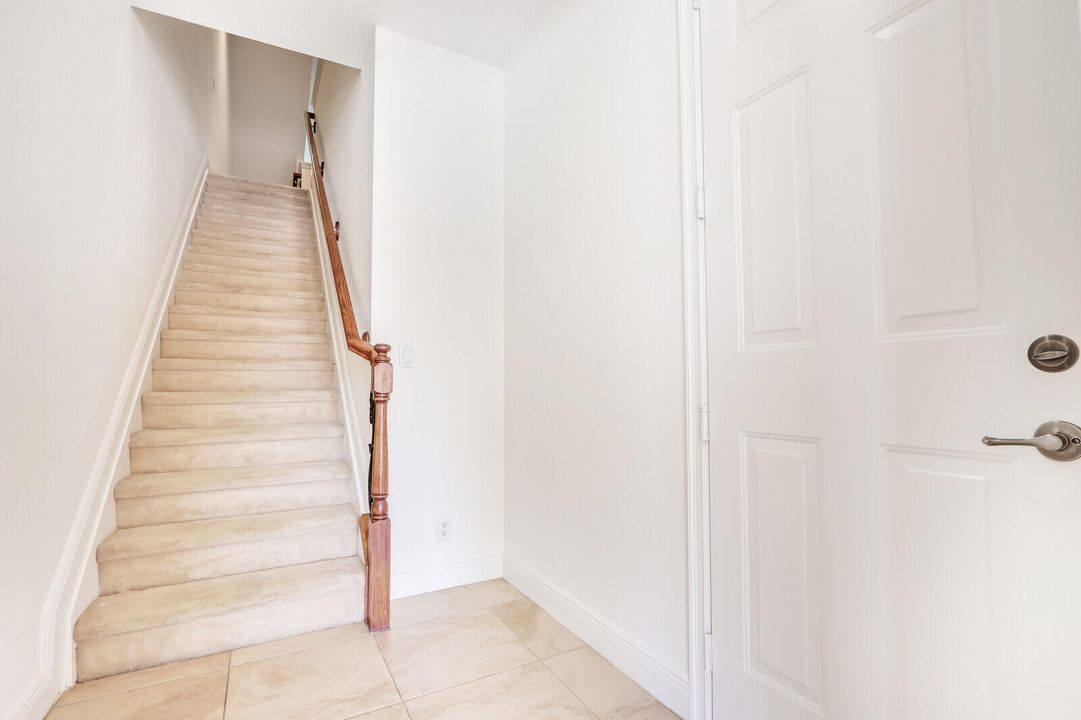 Под контрактом: $3,325 (3 спален, 3 ванн, 2274 Квадратных фут)