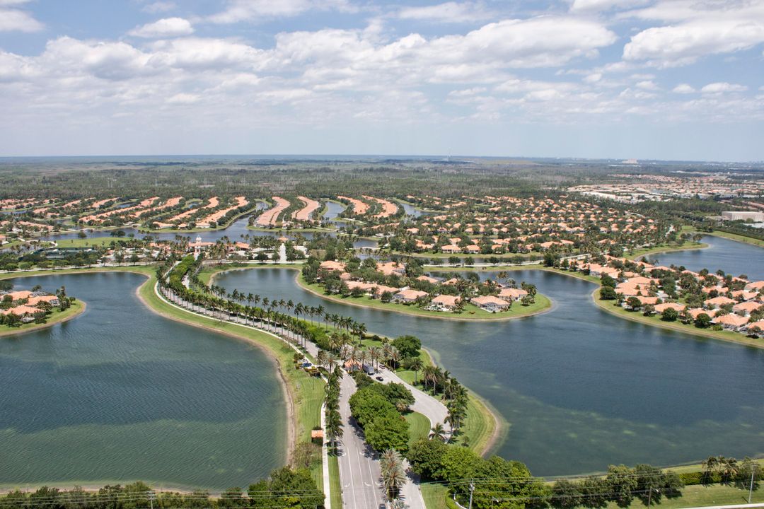 Active With Contract: $394,900 (2 beds, 2 baths, 1526 Square Feet)