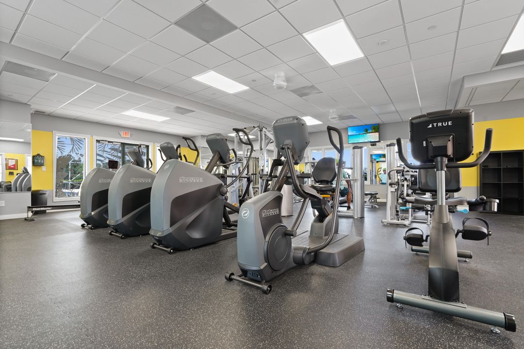 Active With Contract: $394,900 (2 beds, 2 baths, 1526 Square Feet)