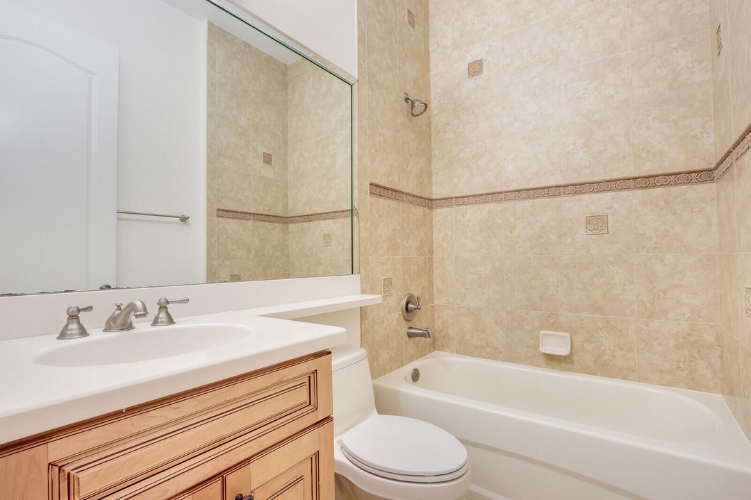 Под контрактом: $3,325 (3 спален, 3 ванн, 2274 Квадратных фут)