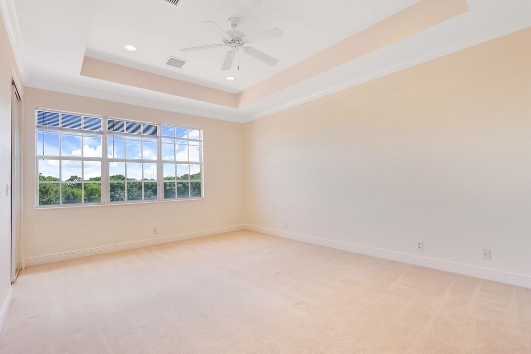 Под контрактом: $3,325 (3 спален, 3 ванн, 2274 Квадратных фут)