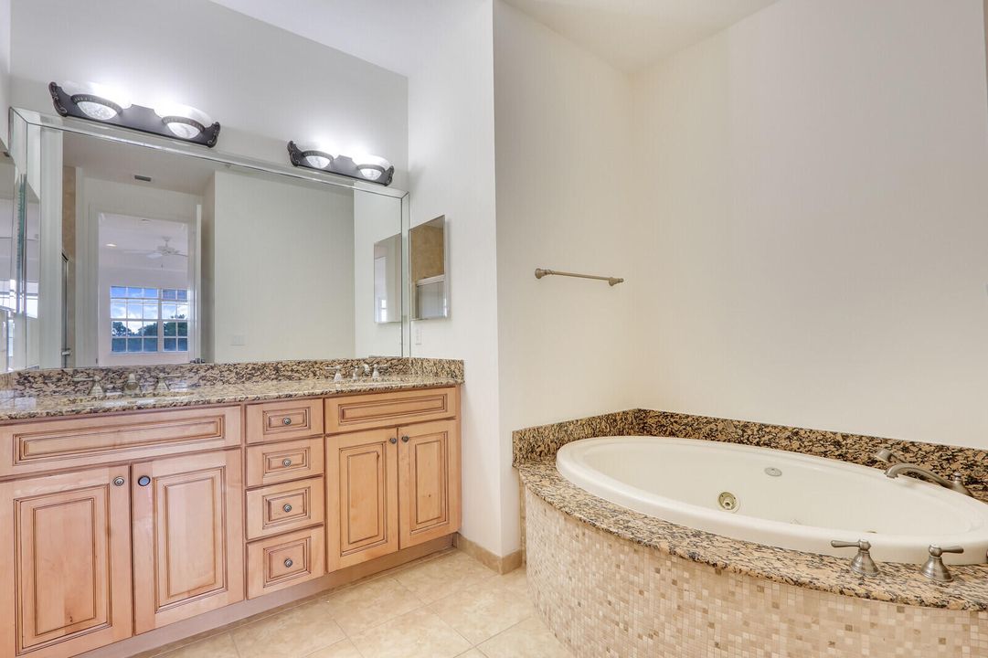 Под контрактом: $3,325 (3 спален, 3 ванн, 2274 Квадратных фут)