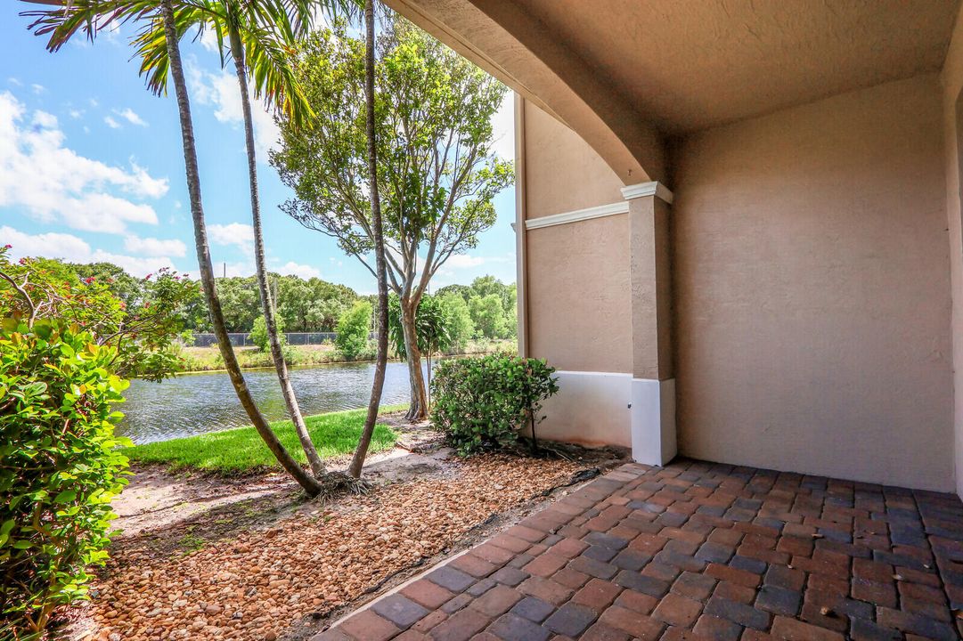 Под контрактом: $3,325 (3 спален, 3 ванн, 2274 Квадратных фут)