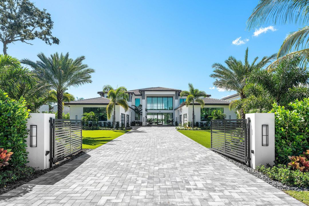 For Sale: $16,950,000 (5 beds, 6 baths, 9137 Square Feet)