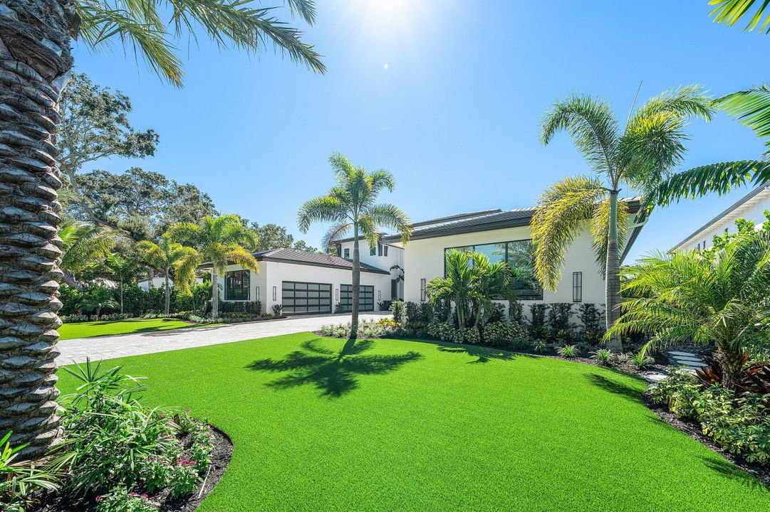 For Sale: $16,950,000 (5 beds, 6 baths, 9137 Square Feet)