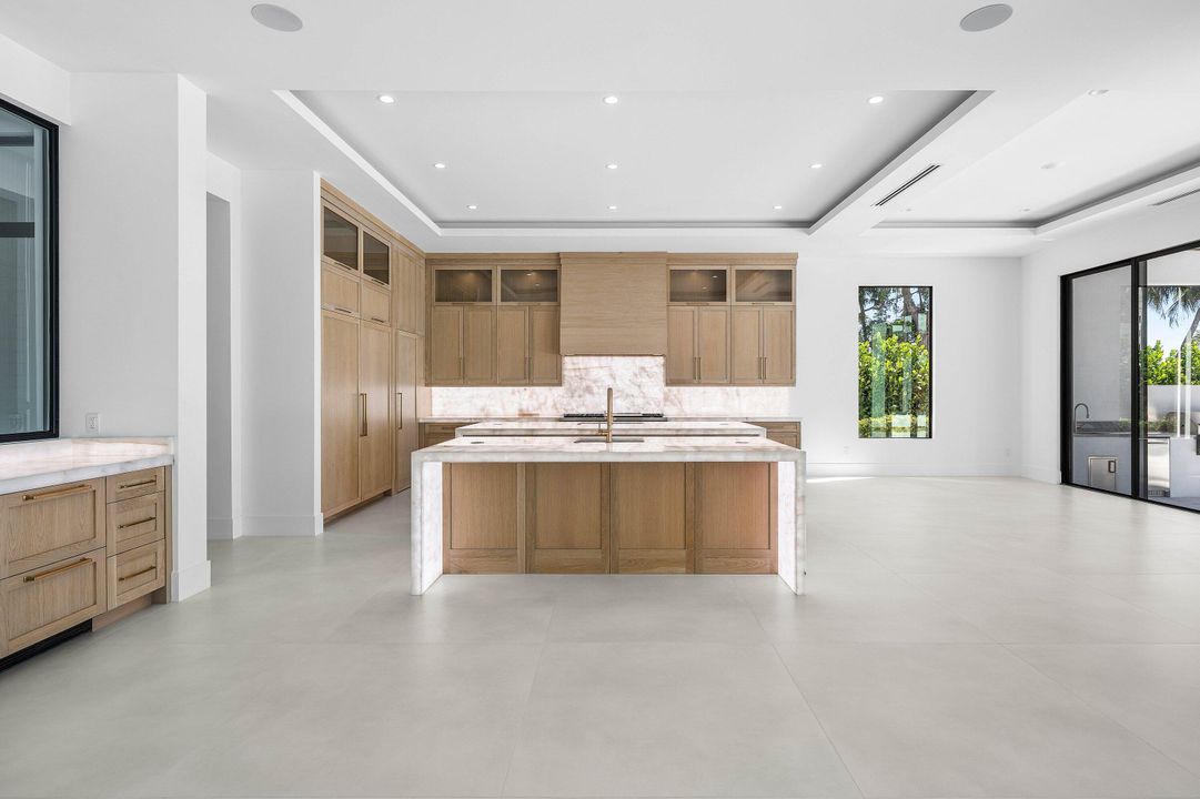 For Sale: $16,950,000 (5 beds, 6 baths, 9137 Square Feet)