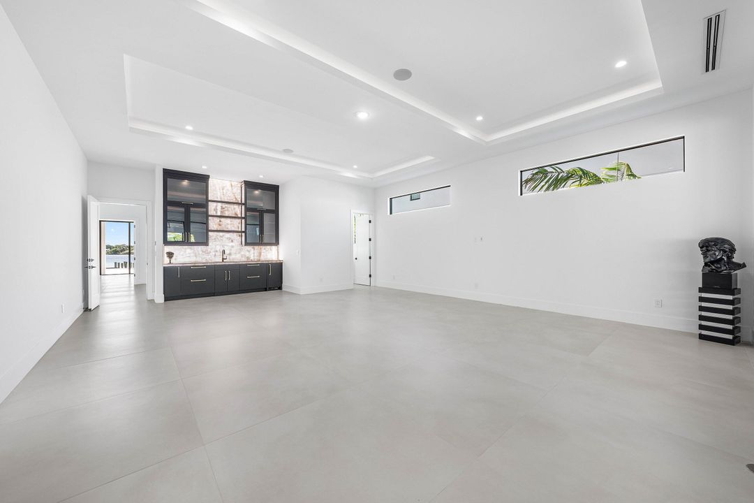 For Sale: $16,950,000 (5 beds, 6 baths, 9137 Square Feet)