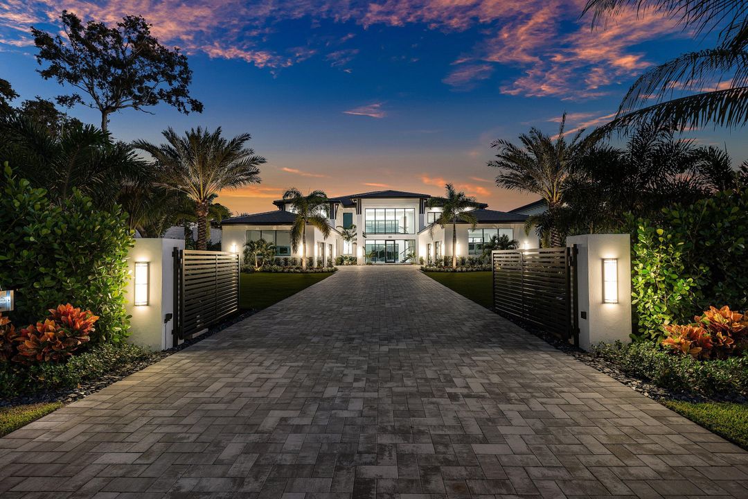 For Sale: $16,950,000 (5 beds, 6 baths, 9137 Square Feet)