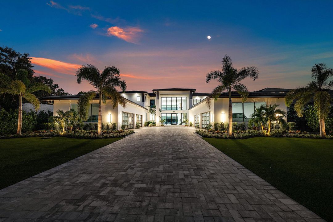 For Sale: $16,950,000 (5 beds, 6 baths, 9137 Square Feet)