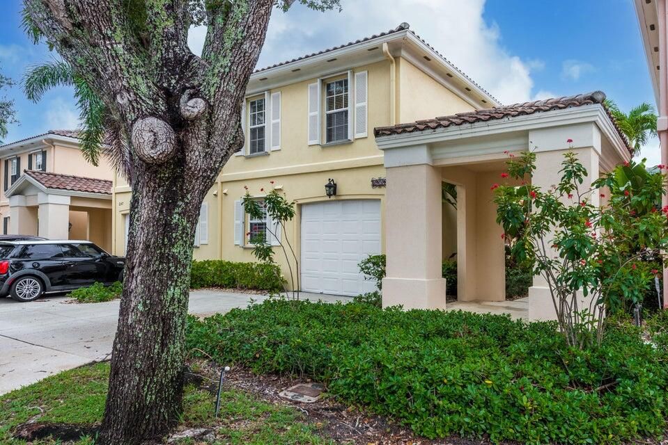 Recently Rented: $2,900 (3 beds, 2 baths, 1500 Square Feet)