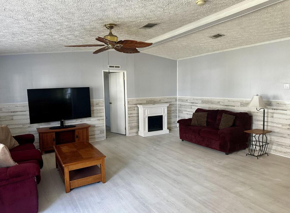 На продажу: $193,500 (3 спален, 2 ванн, 1512 Квадратных фут)