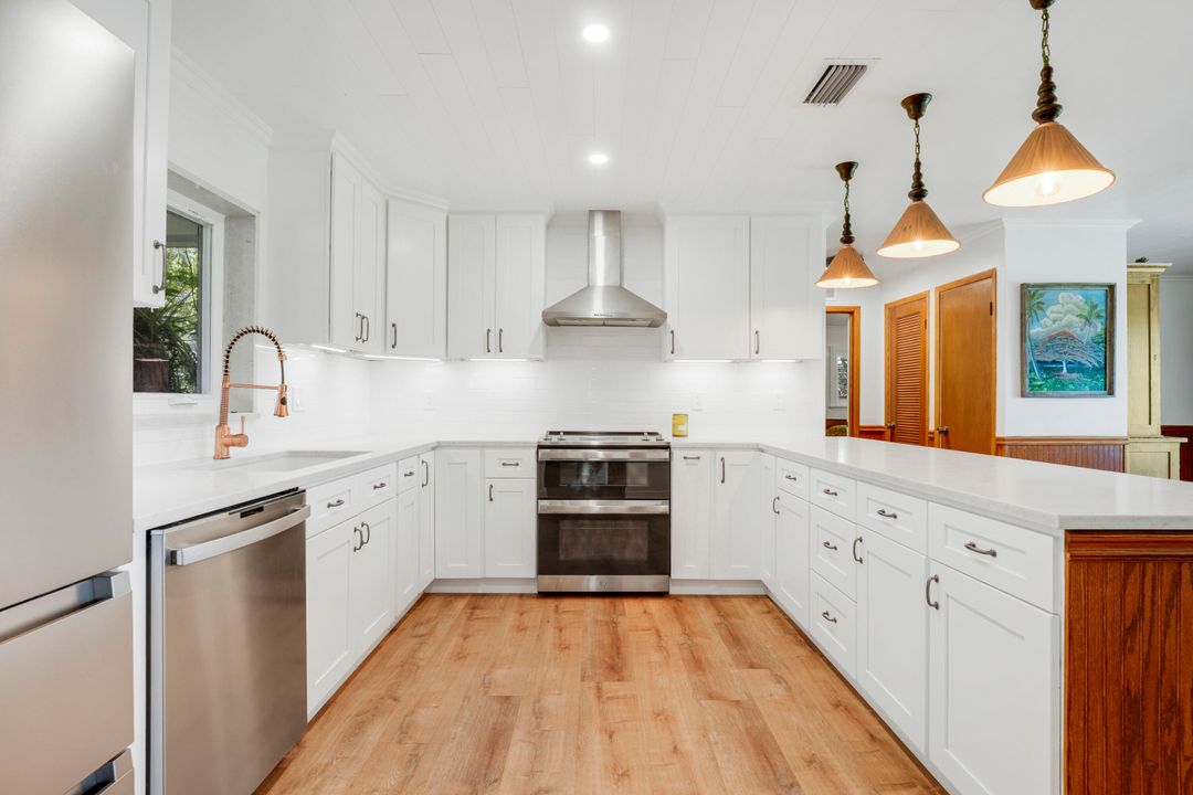 For Sale: $1,325,000 (5 beds, 3 baths, 2730 Square Feet)