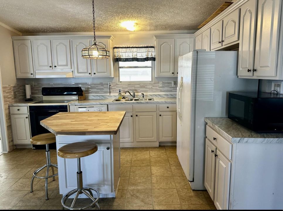 На продажу: $193,500 (3 спален, 2 ванн, 1512 Квадратных фут)