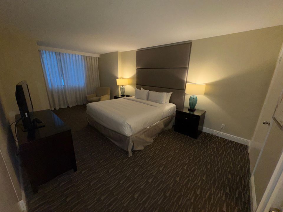 For Sale: $185,000 (1 beds, 1 baths, 548 Square Feet)