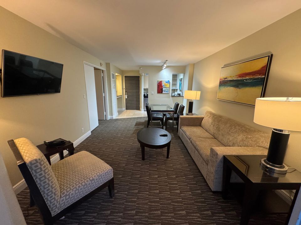 For Sale: $185,000 (1 beds, 1 baths, 548 Square Feet)