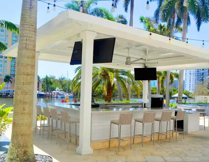 For Sale: $185,000 (1 beds, 1 baths, 548 Square Feet)