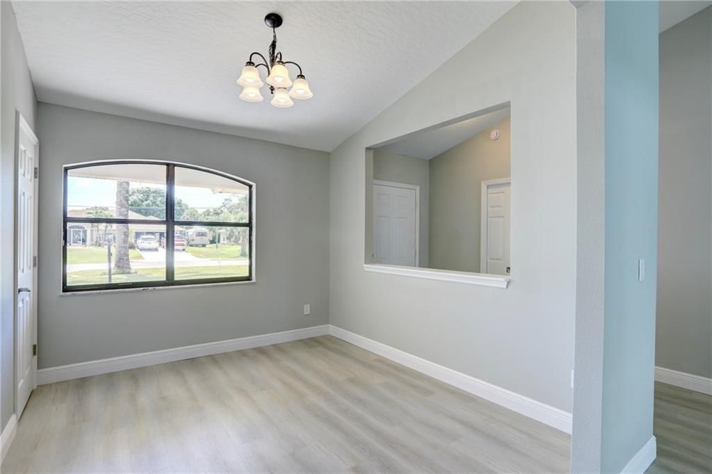 Active With Contract: $505,000 (3 beds, 3 baths, 2009 Square Feet)