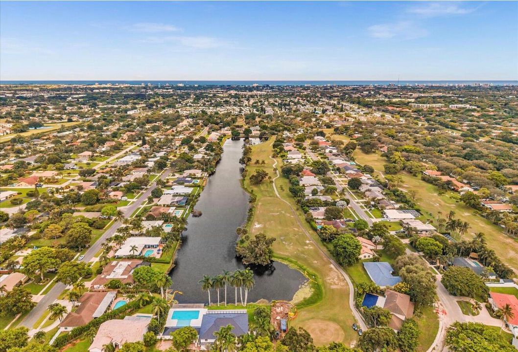 合同活跃: $949,000 (3 贝兹, 2 浴室, 2036 平方英尺)