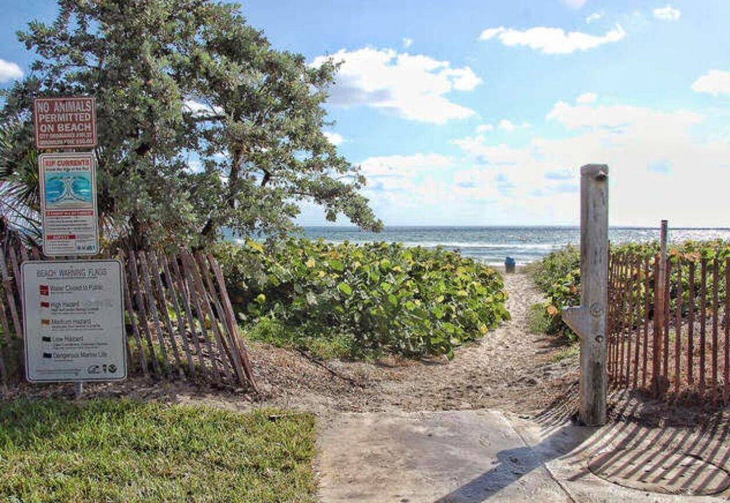 合同活跃: $949,000 (3 贝兹, 2 浴室, 2036 平方英尺)