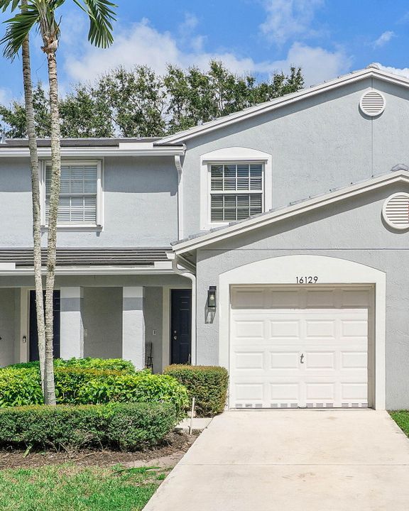 For Rent: $2,900 (2 beds, 2 baths, 1283 Square Feet)