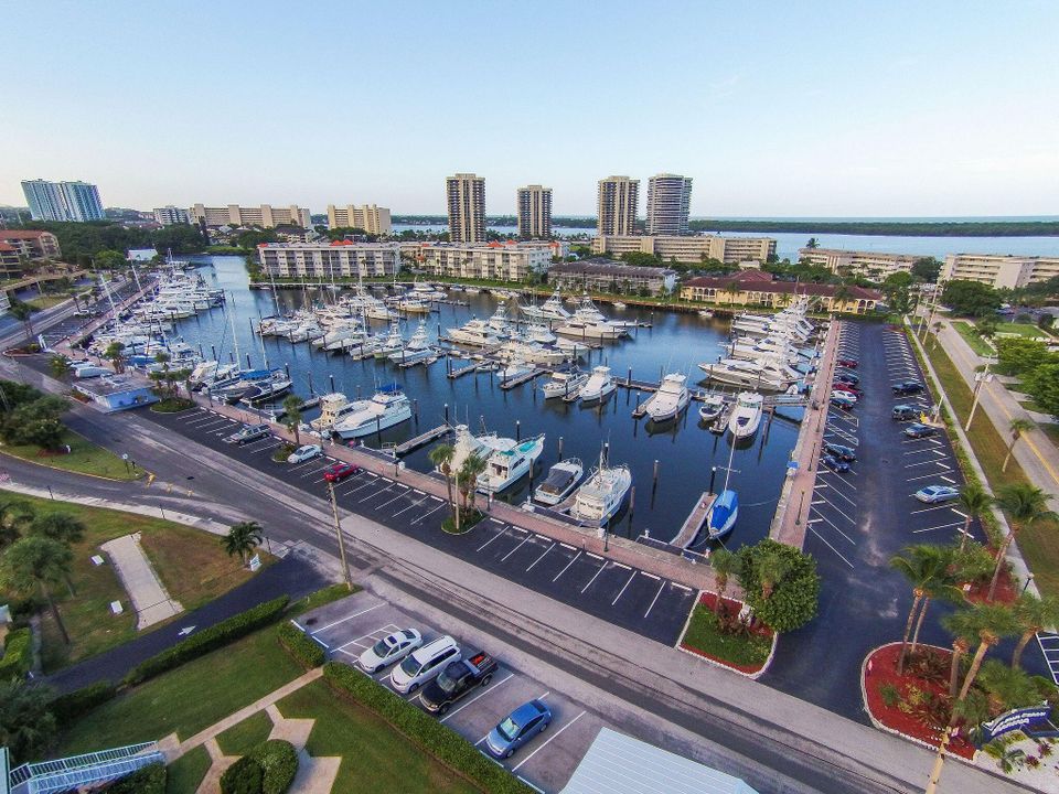 合同活跃: $5,000 (2 贝兹, 2 浴室, 1272 平方英尺)