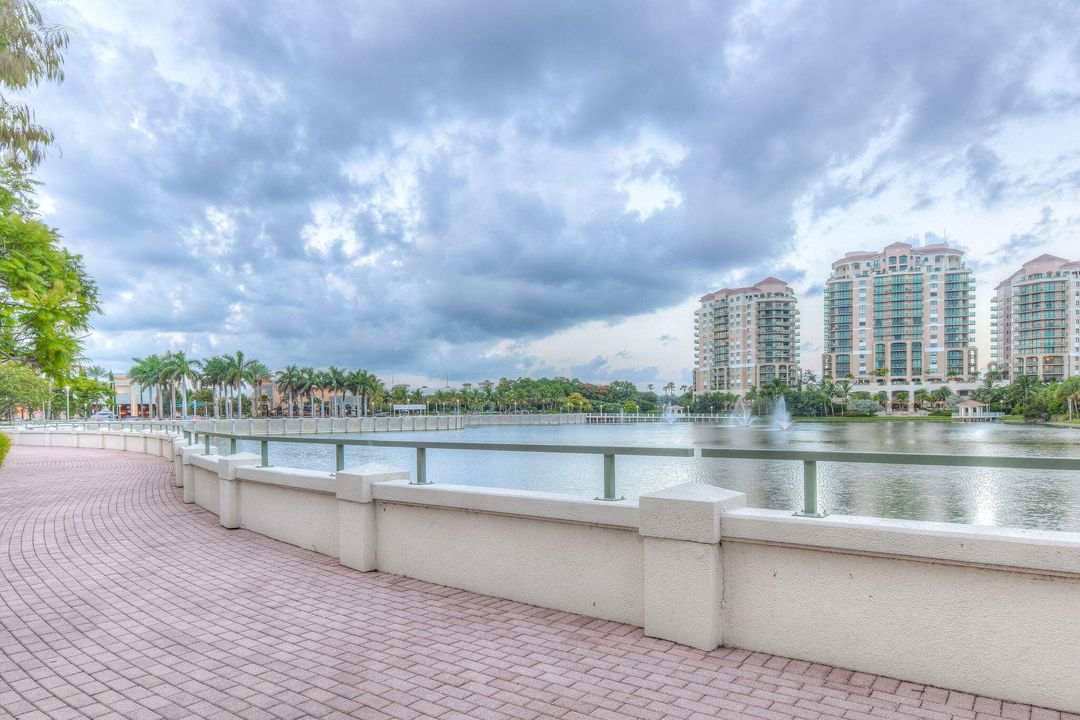 合同活跃: $5,000 (2 贝兹, 2 浴室, 1272 平方英尺)