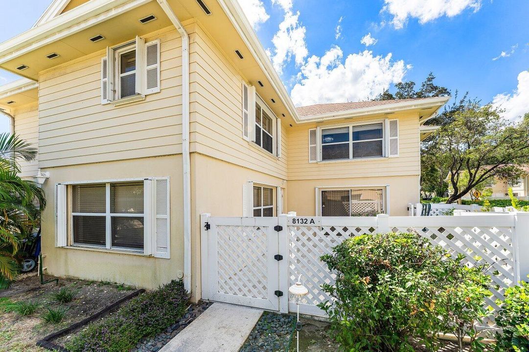 For Sale: $315,000 (2 beds, 2 baths, 1374 Square Feet)