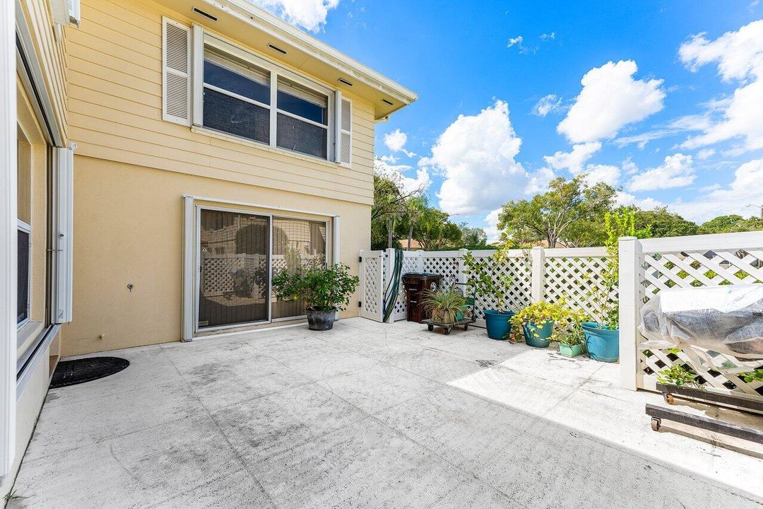 For Sale: $315,000 (2 beds, 2 baths, 1374 Square Feet)