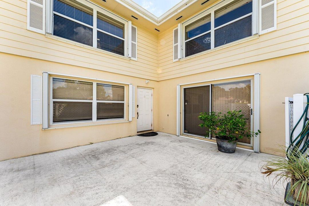 For Sale: $315,000 (2 beds, 2 baths, 1374 Square Feet)