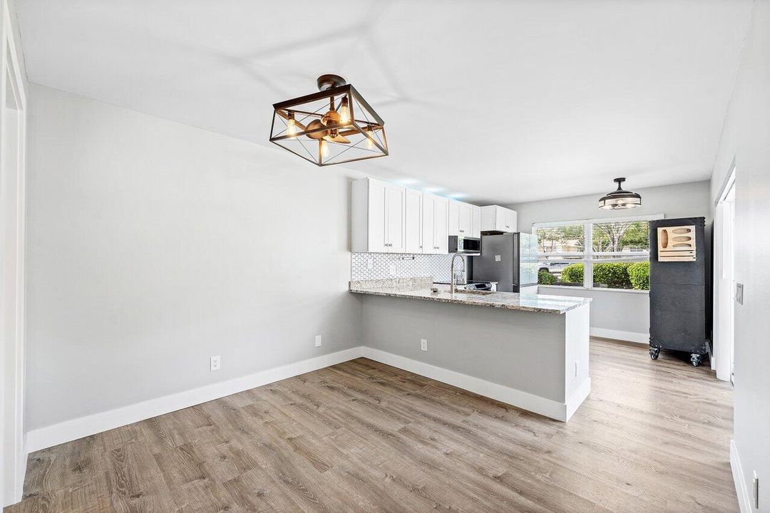 For Sale: $315,000 (2 beds, 2 baths, 1374 Square Feet)