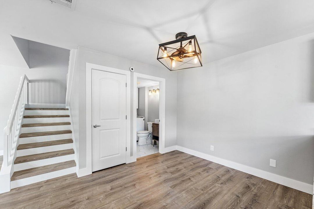 For Sale: $315,000 (2 beds, 2 baths, 1374 Square Feet)