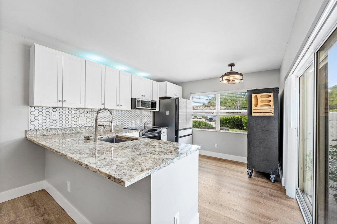 For Sale: $315,000 (2 beds, 2 baths, 1374 Square Feet)