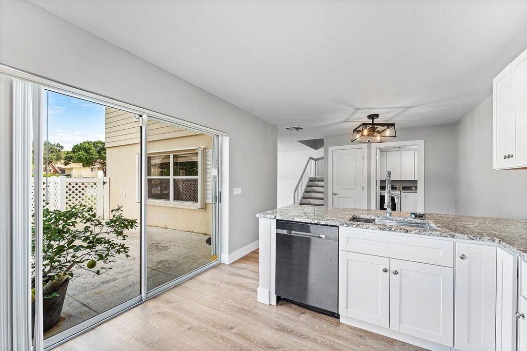 For Sale: $315,000 (2 beds, 2 baths, 1374 Square Feet)