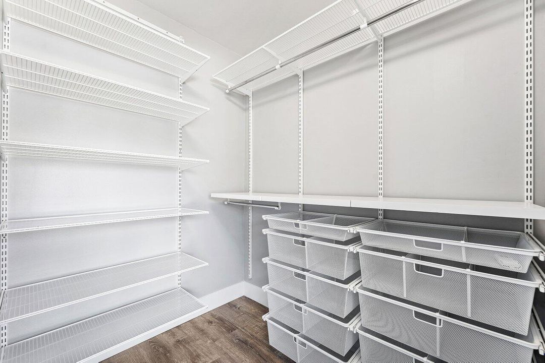 For Sale: $315,000 (2 beds, 2 baths, 1374 Square Feet)