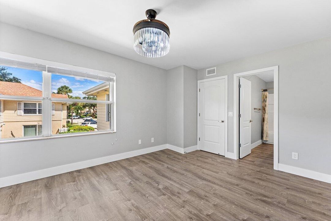 For Sale: $315,000 (2 beds, 2 baths, 1374 Square Feet)