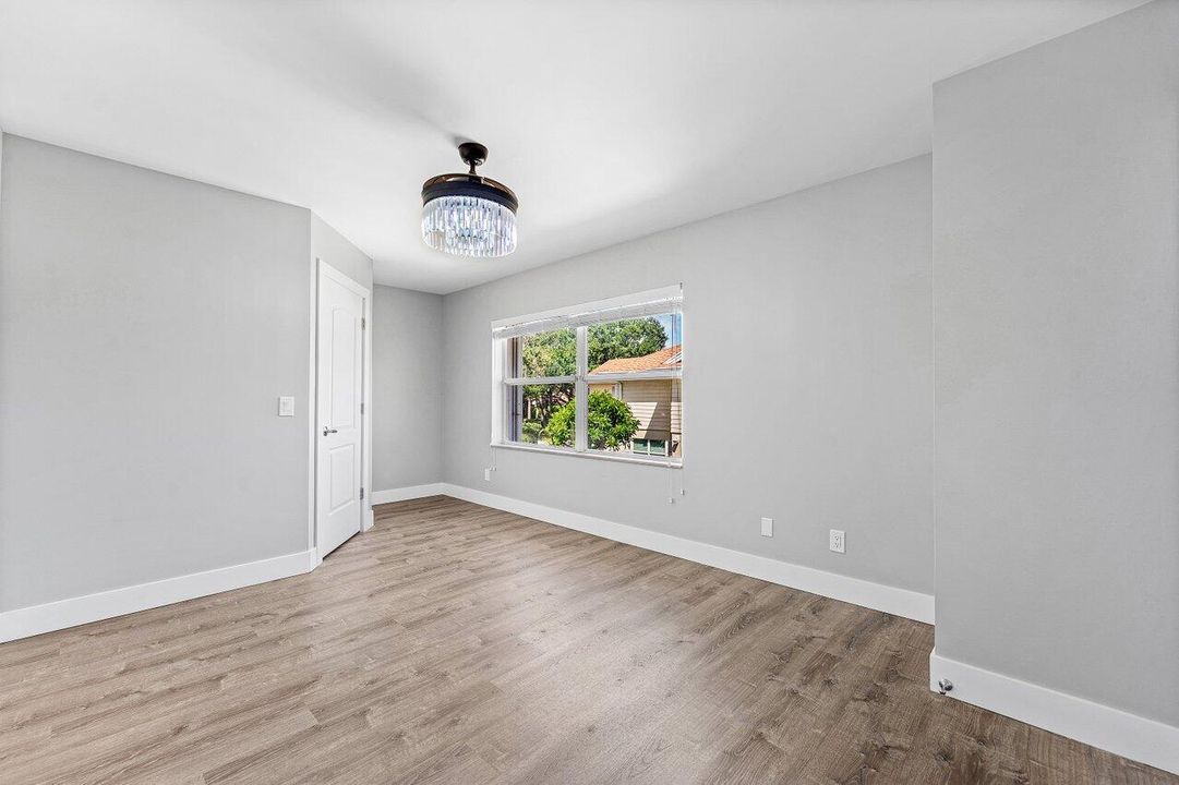 For Sale: $315,000 (2 beds, 2 baths, 1374 Square Feet)