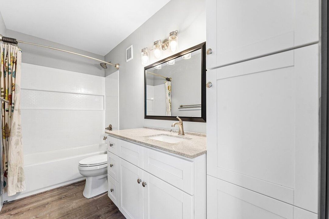 For Sale: $315,000 (2 beds, 2 baths, 1374 Square Feet)