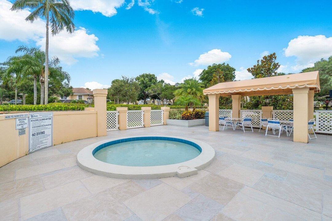 For Sale: $315,000 (2 beds, 2 baths, 1374 Square Feet)