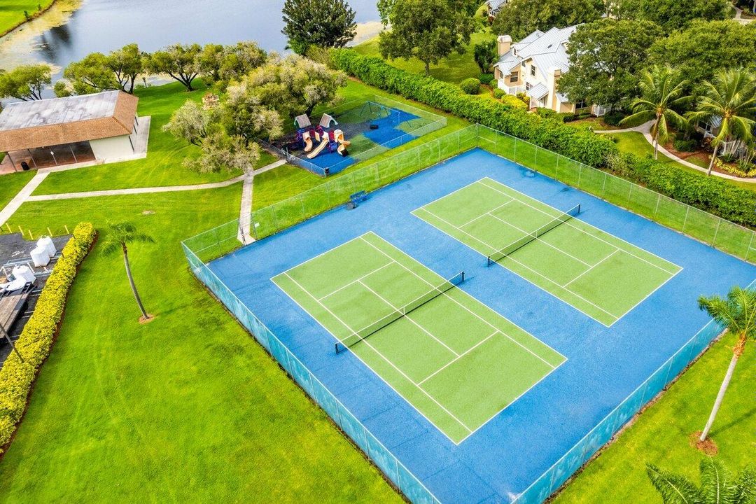 For Sale: $315,000 (2 beds, 2 baths, 1374 Square Feet)