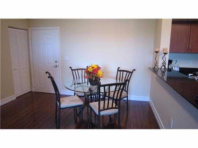 Под контрактом: $5,500 (2 спален, 2 ванн, 1082 Квадратных фут)