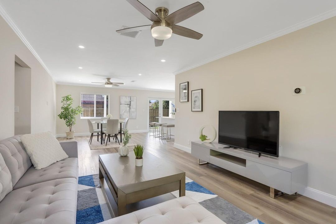 出租: $13,000 (3 贝兹, 2 浴室, 1352 平方英尺)