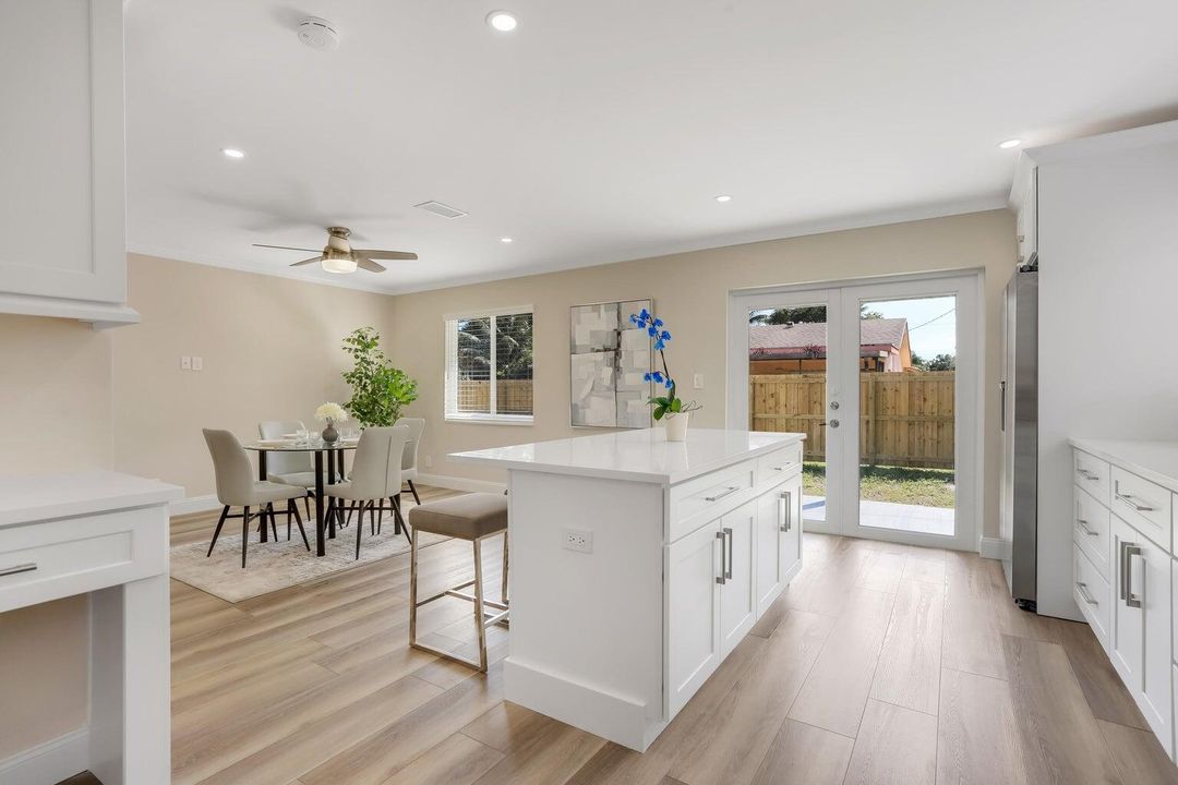 出租: $13,000 (3 贝兹, 2 浴室, 1352 平方英尺)