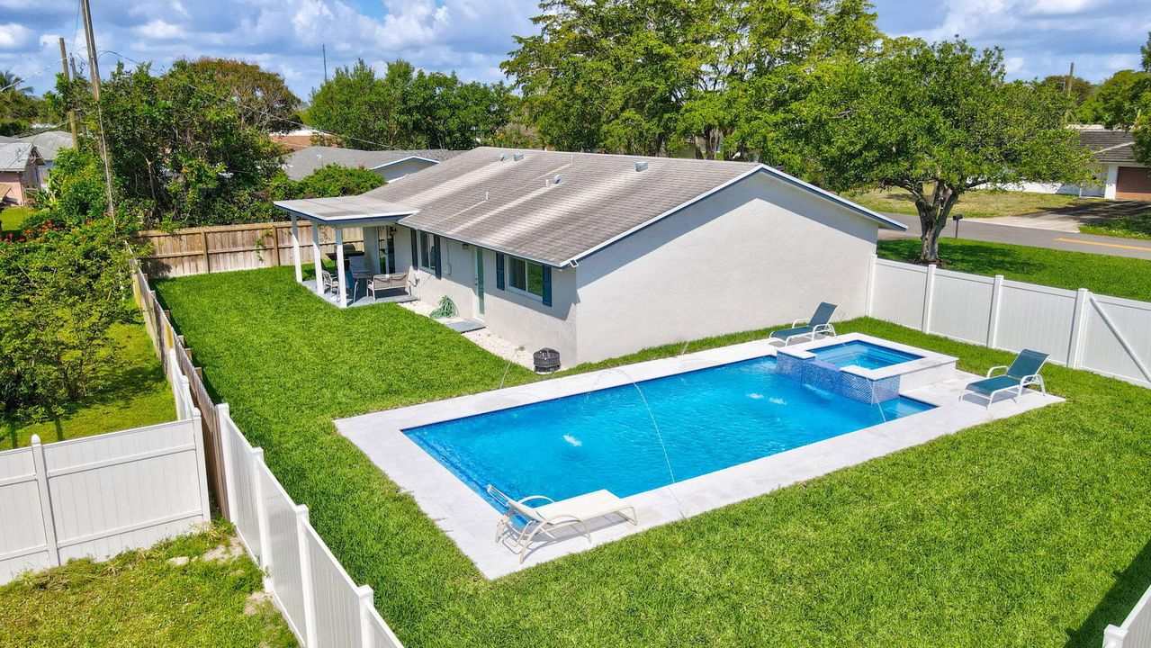 出租: $13,000 (3 贝兹, 2 浴室, 1352 平方英尺)