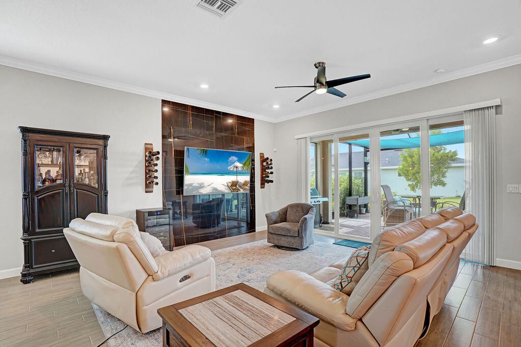 待售: $487,777 (3 贝兹, 3 浴室, 2032 平方英尺)