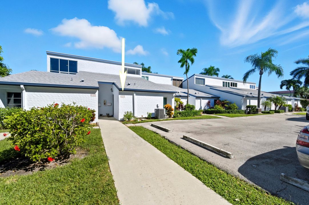 合同活跃: $350,000 (2 贝兹, 2 浴室, 1412 平方英尺)